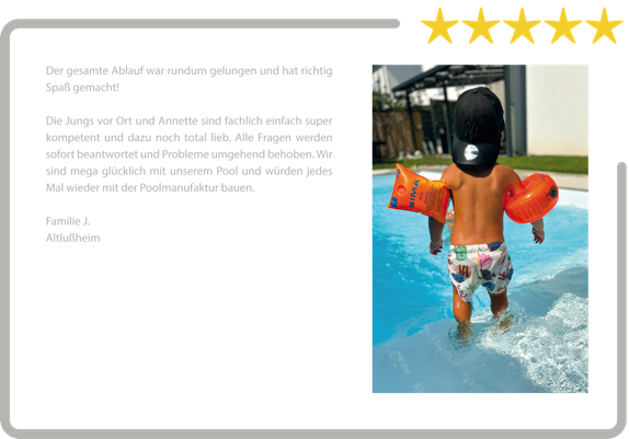 Ein Kind mit Schwimmflügeln steht in einem Pool, daneben ein Textabschnitt und fünf gelbe Sterne.